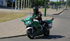 Klaipėdos kelių policininkai mokosi valdyti motociklus