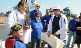 Jachta "Lietuva" išplaukė į didžiųjų burlaivių regatą