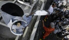 Filipinuose sprogo dujų balionus gabenęs sunkvežimis