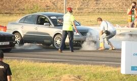 Mėgėjų "drag" lenktynėse greičiausiai skriejo BMW