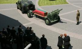 Prezidentas Algirdas Brazauskas išlydimas į Paskutinę kelionę