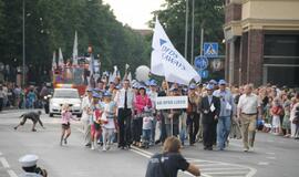 Spalvinga eisena nuskaidrino Jūros šventės nuotaiką