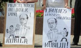 Klaipėdoje - akcija "Lietuvi, įkalk vinį į kubilą!"