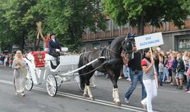 Spalvinga eisena nuskaidrino Jūros šventės nuotaiką