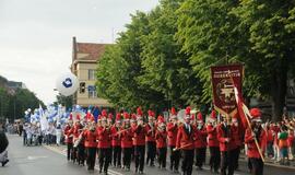 Spalvinga eisena nuskaidrino Jūros šventės nuotaiką