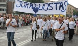 Spalvinga eisena nuskaidrino Jūros šventės nuotaiką