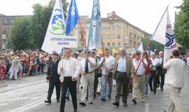 Spalvinga eisena nuskaidrino Jūros šventės nuotaiką