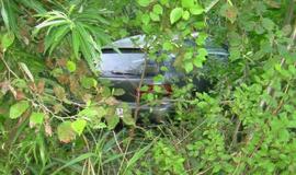 Avarijos: Žvyrkeliu lėkusi "Honda" atsidūrė griovyje