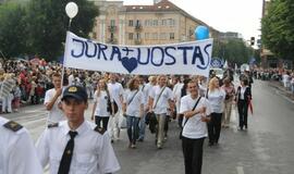 Spalvinga eisena nuskaidrino Jūros šventės nuotaiką