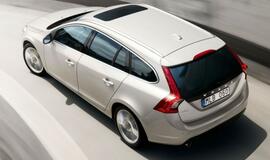 Švedai "Volvo" parodė naująjį universalą V60