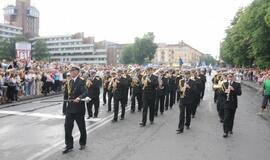 Spalvinga eisena nuskaidrino Jūros šventės nuotaiką
