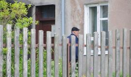 Naminės degtinės prekybos "taškas" Pušyno skersgatvyje