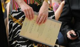 Klaipėdos valstybinės kolegijos absolventams įteikti diplomai