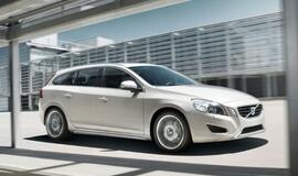 Švedai "Volvo" parodė naująjį universalą V60