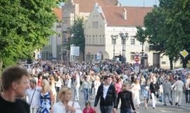 Spalvinga eisena nuskaidrino Jūros šventės nuotaiką