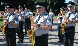 Šeštadienio rytą klaipėdiečius ir miesto svečius žadino pučiamųjų instrumentų orkestrų sambūrio “Orkestrų audros” dalyviai