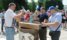 Klaipėdoje - akcija "Lietuvi, įkalk vinį į kubilą!"