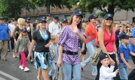 Spalvinga eisena nuskaidrino Jūros šventės nuotaiką