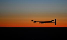 Saulės baterijų varomo lėktuvo bandomasis skrydis