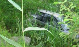 Avarijos: Žvyrkeliu lėkusi "Honda" atsidūrė griovyje