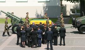 Prezidentas Algirdas Brazauskas išlydimas į Paskutinę kelionę