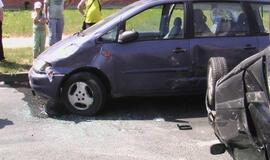 Avarijose - "Rover" markės automobiliai