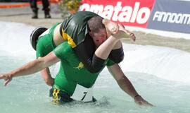 Suomijoje surengtas 15-asis žmonų nešimo pasaulio čempionatas