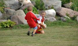 Olandijos futbolininką Dirką Keitą į aikštę lydėjo šešiametė Julija Daugėlaitė iš Vilkyčių