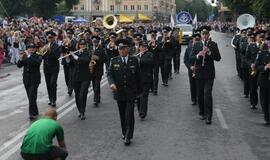 Spalvinga eisena nuskaidrino Jūros šventės nuotaiką