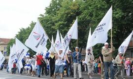 Spalvinga eisena nuskaidrino Jūros šventės nuotaiką