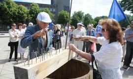 Klaipėdoje - akcija "Lietuvi, įkalk vinį į kubilą!"