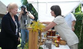 Dalia Grybauskaitė Klaipėdoje dalyvavo iškilmingoje žuvusiųjų jūroje pagerbimo ceremonijoje ir Etnografinėje pajūrio žvejo sodyboje surengtoje šventėje