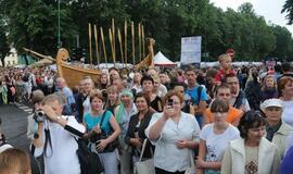 Spalvinga eisena nuskaidrino Jūros šventės nuotaiką