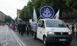 Spalvinga eisena nuskaidrino Jūros šventės nuotaiką