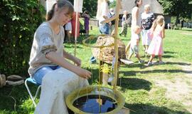 Dalia Grybauskaitė Klaipėdoje dalyvavo iškilmingoje žuvusiųjų jūroje pagerbimo ceremonijoje ir Etnografinėje pajūrio žvejo sodyboje surengtoje šventėje