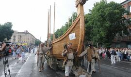Spalvinga eisena nuskaidrino Jūros šventės nuotaiką
