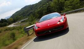 "Ferrari 458 Italia": "karšti" automobiliai gerai dega