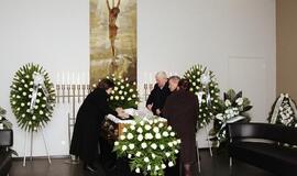 Kaip įsteigti laidojimo namus