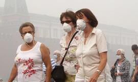 Karščių išvarginti rusai netenka pasitikėjimo Medvedevu ir Putinu