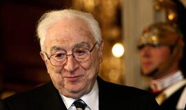 Mirė buvęs Italijos prezidentas Frančeskas Kosiga