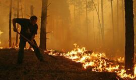 Rusijos miškuose tęsiasi gaisrai, Maskvą toliau gaubia smogas