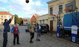 Teatro aikštėje - krepšinio karavanas