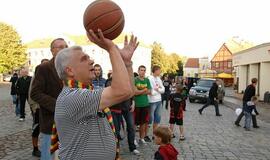 Teatro aikštėje - krepšinio karavanas