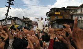 Per riaušes Kašmyre žuvo 4 žmonės