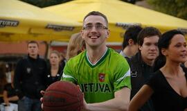 Teatro aikštėje - krepšinio karavanas