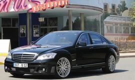 "Biuras" ant ratų: "Apple" ir "Brabus" sedanas "iBusiness"