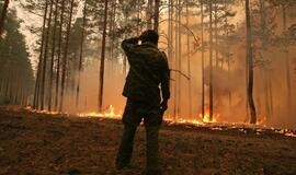 Rusijos miškuose tęsiasi gaisrai, Maskvą toliau gaubia smogas