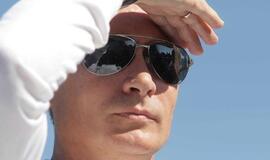 Vladimiras Putinas teigia, kad Rusiją valdo Dmitrijus Medvedevas