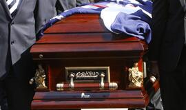 Australijos arkivyskupas uždraudė laidotuvėse groti popdainas