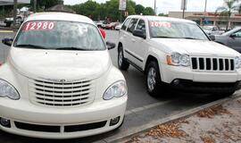 JAV naujų automobilių pardavimas nukrito iki 28 metų senumo lygio